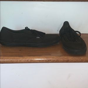 ⭐️4 FOR $25 ALL BLACK VANS